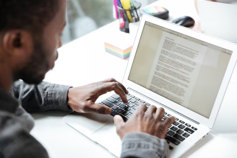 How to Add an Editor to a Word Document?